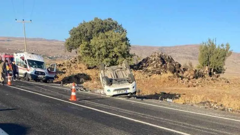Diyarbakır’da kontrolden hafif ticari araç takla attı: 3 ölü, 2 yaralı