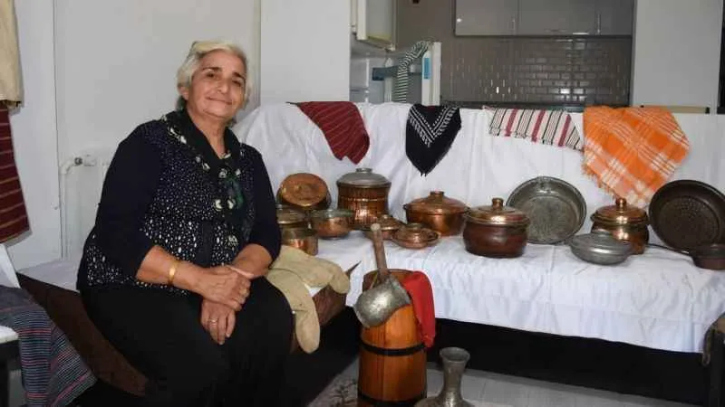 200 yıllık Osmanlı eserlerini evinde sergiliyor