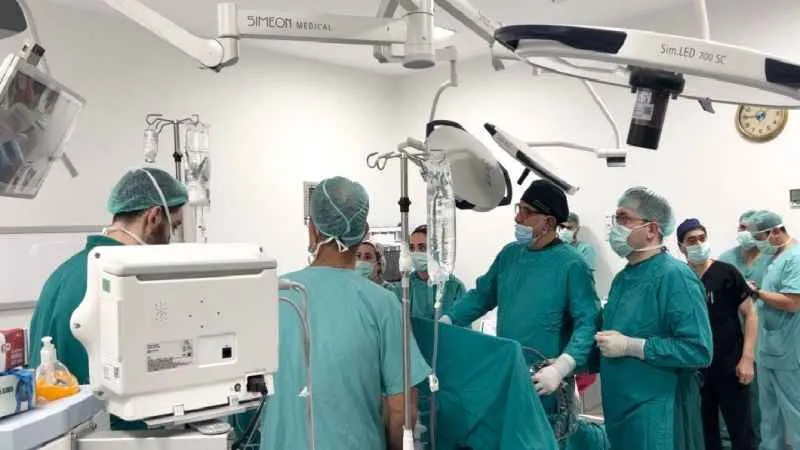 60 ülkeden 2 bin doktora, Türk cerrahtan eğitim niteliğinde ameliyat