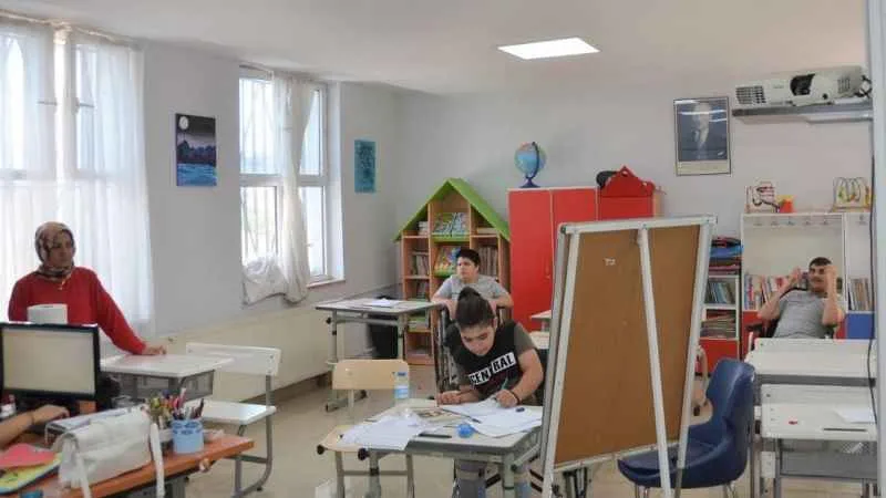 Çocuklar eğlenerek tedavi ediliyor