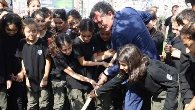 Cumhuriyetin 100'üncü yılına özel 100 çınar dikilecek