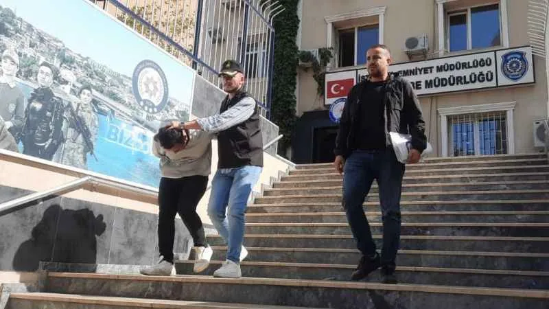 Kendini polis olarak tanıtan kişiye 3 milyon 450 bin TL kaptırdı