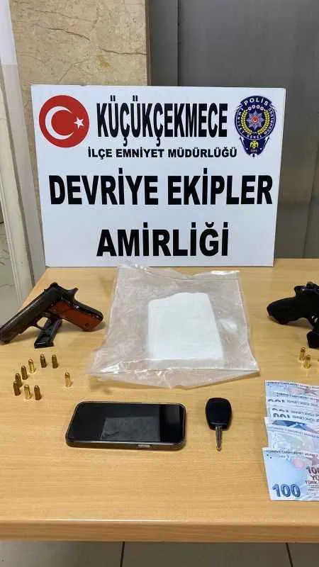 Aracın hava yastığına saklanmış 980 gram kokain ele geçirildi