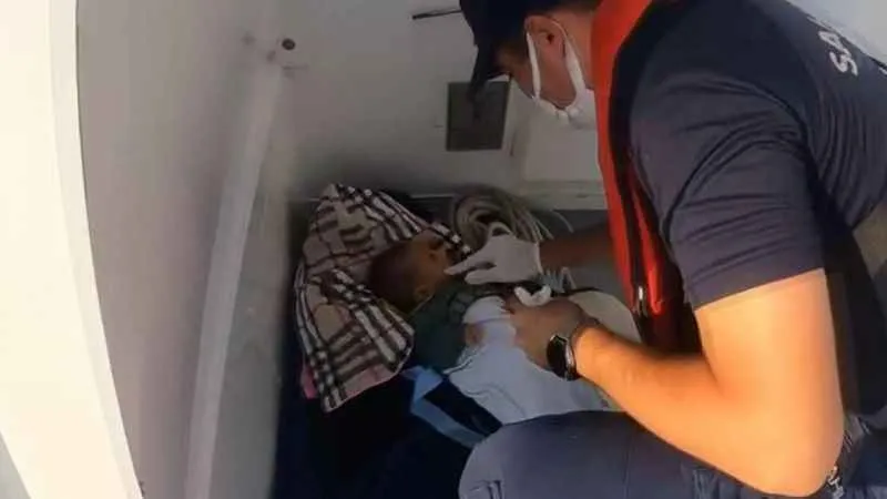 Umuda yolculuğa çıkan Afganistanlı bebeği Yunanlılar ölüme terk etti, Türk Sahil Güvenlik kurtardı