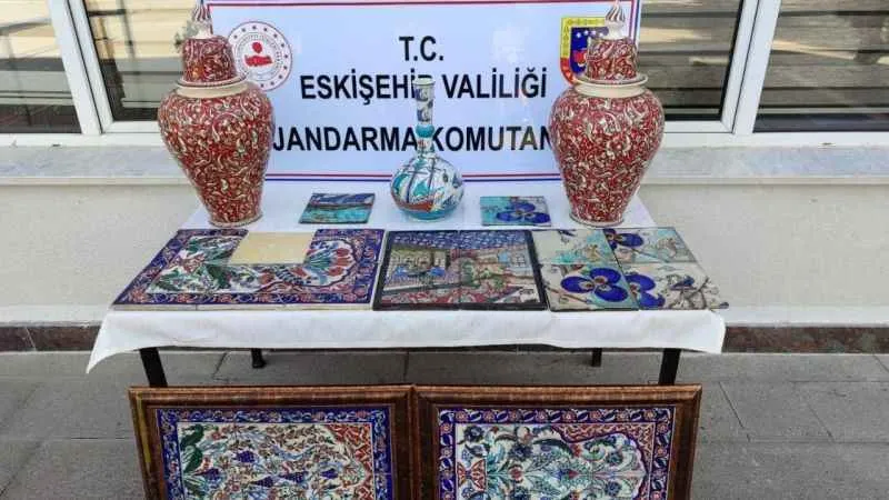 Eskişehir'de kaçak tarihi eser satan şahıs jandarmaya yakalandı