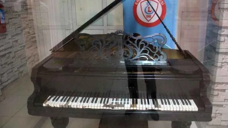 Atatürk’e hediye edilen piyano Tarihi Erzincan Lisesi'nde