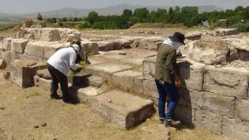 İç Kale kazısında 5 bin yıllık yerleşim tabakalarına ulaşıldı