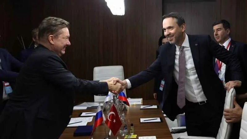 Enerji ve Tabii Kaynaklar Bakanı Bayraktar, Rusya’da ikili görüşmeler yaptı