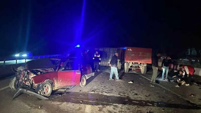 Susurluk'ta trafik kazasında 3 kişi yaralandı