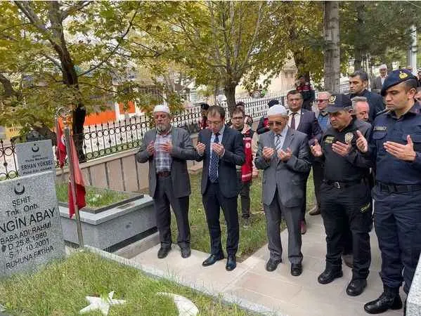 22 yıl önce KKTC'de şehit olan asker kabri başında anıldı