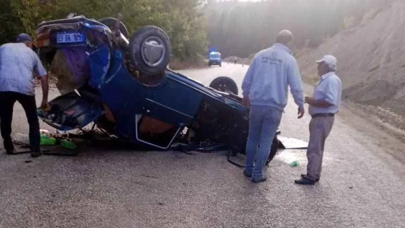 Burdur’da kontrolden çıkan otomobil takla attı: 3 yaralı