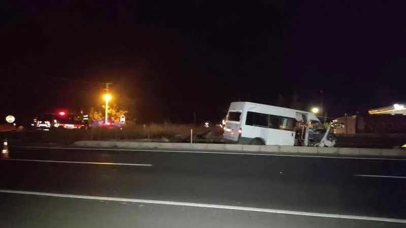 Nevşehir’de tarım işçilerini taşıyan minibüs ile otomobil çarpıştı: 14 yaralı
