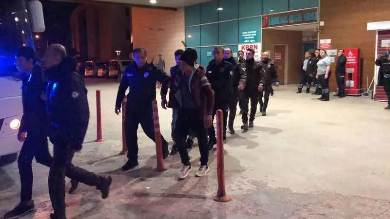 Bursa'da bir adrese yapılan operasyonda 31 kaçak göçmen yakalandı