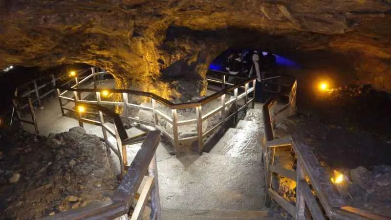 Tarihi Sulu Mağara ziyaretçilerini ağırlıyor