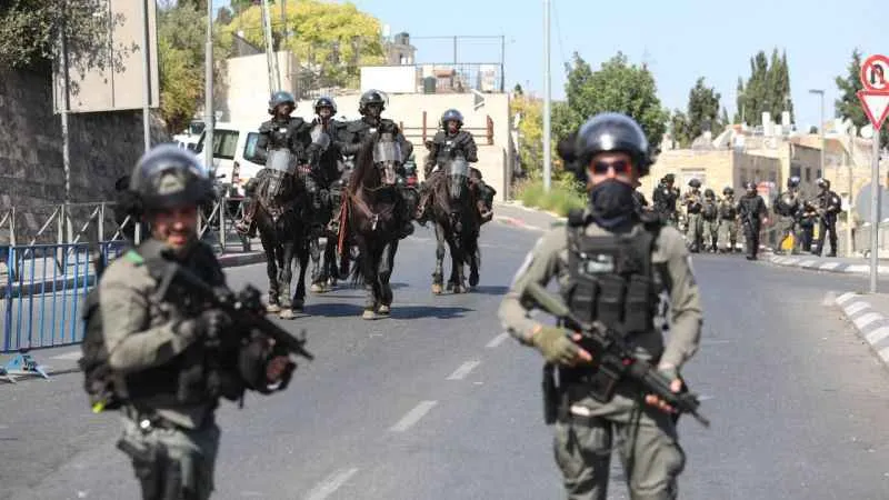 İsrail polisinden Kudüs'te Filistinlilere gaz bombası ve plastik mermiyle müdahale