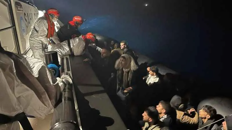 Kuşadası açıklarında 36 düzensiz göçmen kurtarıldı