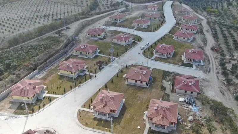 Enkaz kentte depremzedeler, hayal bile edemedikleri evlerine kavuştular