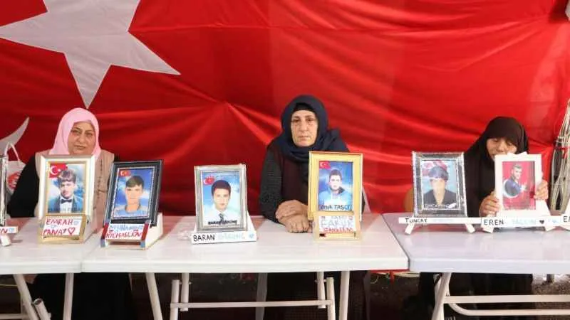 Diyarbakır anneleri 1503 gündür çocukları için nöbette