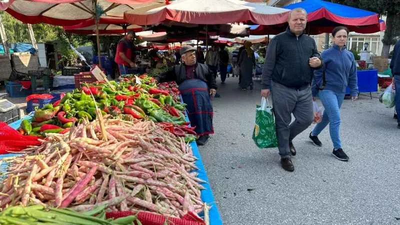 Tiyatroların sevilen yüzü semt pazarının da ilgi odağı oldu