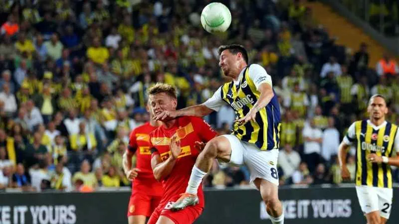 Kafa vuruşu futbolcularda alzaymır riskini 2 kat artırıyor