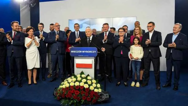 Polonya'da seçimlerden koalisyon hükümeti çıktı