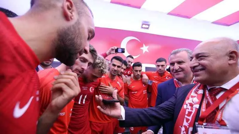 Cumhurbaşkanı Erdoğan'dan, A Milli Takım'a tebrik telefonu