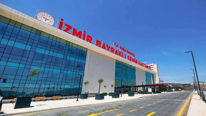 İzmir Şehir Hastanesi hasta kabulüne başladı
