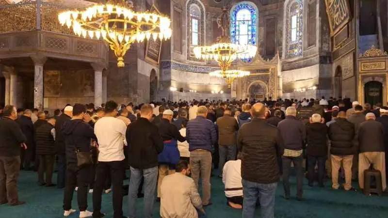 Ayasofya Camii’nde Filistin’de öldürülenler için gıyabi cenaze namazı kılındı