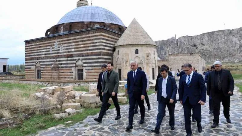 Bakan Ersoy eski Van şehrini inceledi