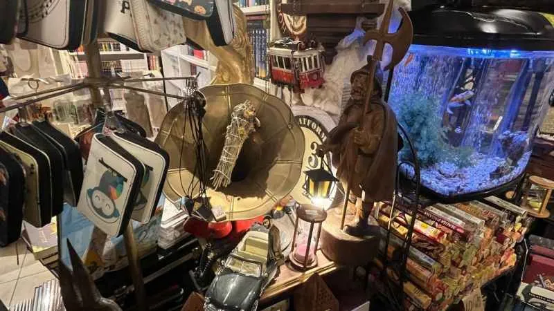 Kitapseverler için antika ile kitabı bir araya getirdi