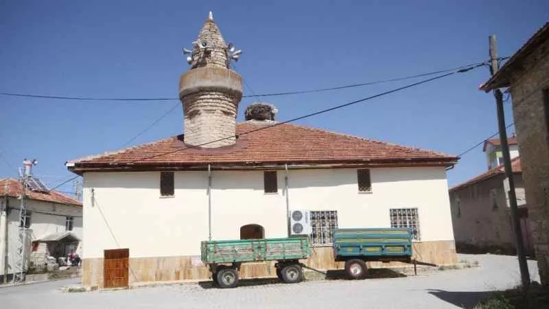 Konya'da 658 yıllık cami güdük minaresiyle dikkat çekiyor