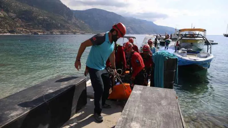 Fethiye’de kayalıklara düşen İngiliz paraşüt pilotu öldü