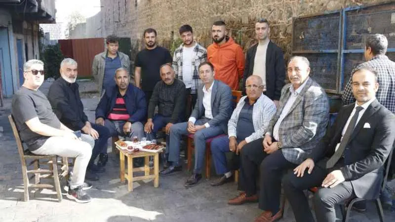 Eski MHP Diyarbakır İl Başkanı ve Asur Gençlik Spor Kulüp Başkanı Kayaalp partililerle bir araya geldi