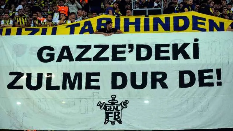 Fenerbahçe tribünlerinden Filistin’e destek