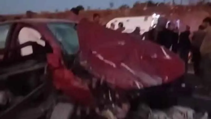 Diyarbakır’da hafif ticari araç otomobille çarpıştı: 6 yaralı