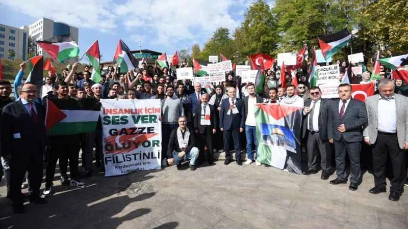 Düzce'de öğrenciler İsrail saldırılarını protesto etti
