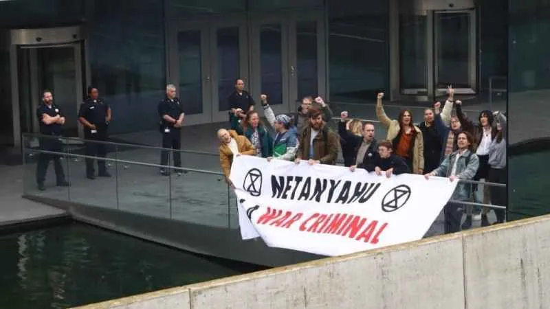 Lahey'de "Netanyahu savaş suçlusu" protestosu