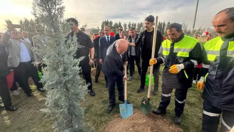 Depremde can veren 49 KKTC vatandaş anısına fidanlar dikildi