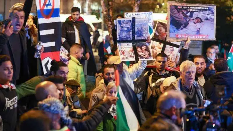 Brüksel’de AB Liderler Zirvesi sırasında Filistin için destek gösterisi yapıldı