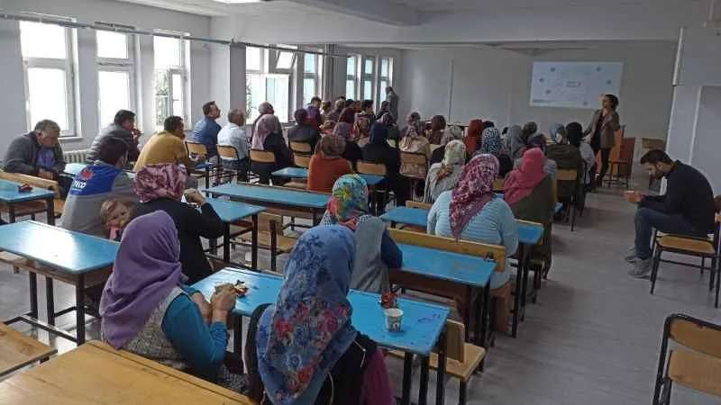 Bağımlılığa karşı eğitim Fatih Ortaokulu'nda sürüyor