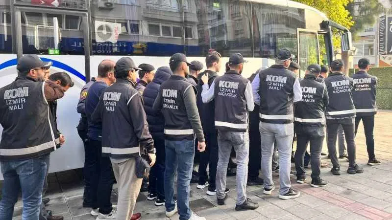 İzmir'de FETÖ’ye kıskaç: 84 kişi adliyede