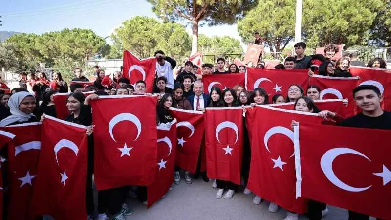 Cumhuriyet'in 100. yılında Denizli kırmızı beyazla süsleniyor