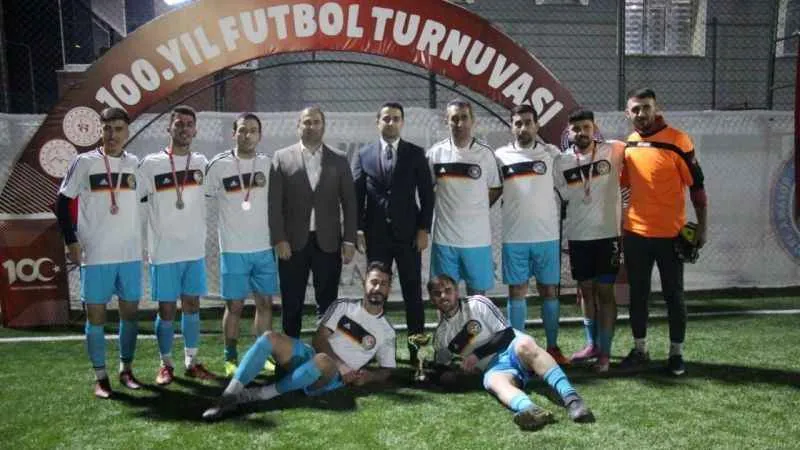 Ağrı’daki futbol turnuvasının şampiyonu Çanakkale Spor