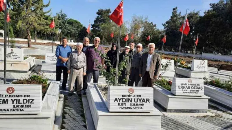 Samsun'un Bafra ilçesinde şehit jandarma er Aydın Uyar kabri başında dualarla anıldı