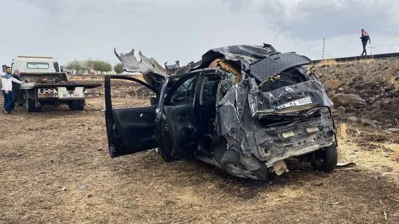 Şanlıurfa’nın Siverek ilçesinde hafif ticari aracın takla attığı kazada 7 kişi yaralandı