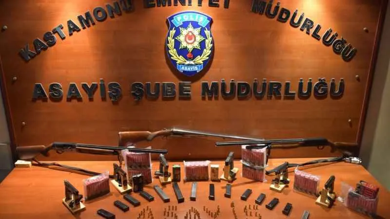 Kastamonu’da çok sayıda ruhsatsız silah ele geçirildi
