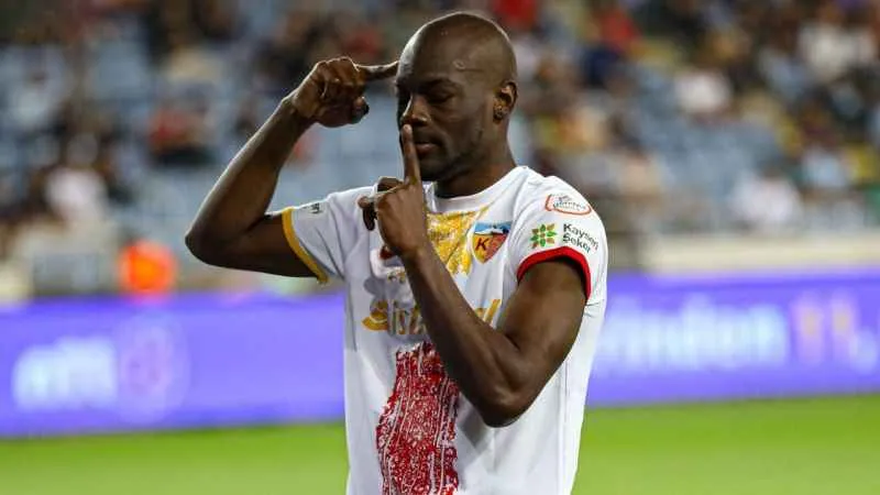 Boa Morte ilk golünü attı