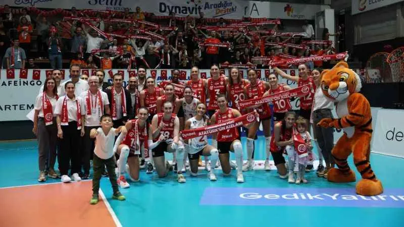 Vodafone Sultanlar Ligi: Eczacıbaşı: 3 - Çukurova Belediyespor: 0