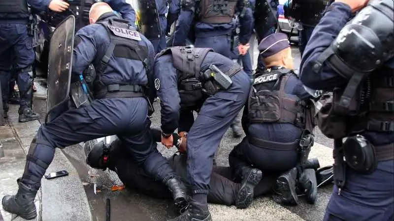 Fransız polisinden Filistin destekçilerine sert müdahale