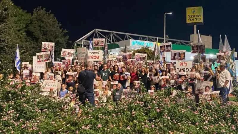 Esir protestolarını sürdüren İsraillilerden Netanyahu'ya tepki